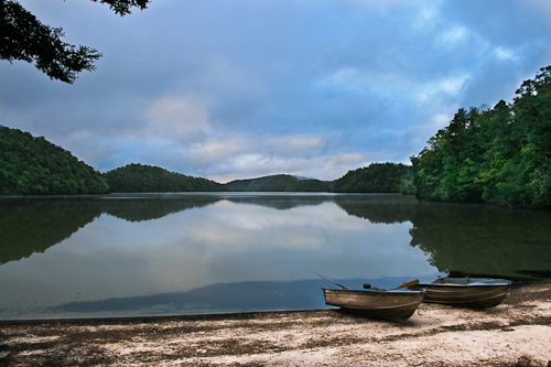 Sandy Bay, Lake Waikareiti. North Island of New Zealand 